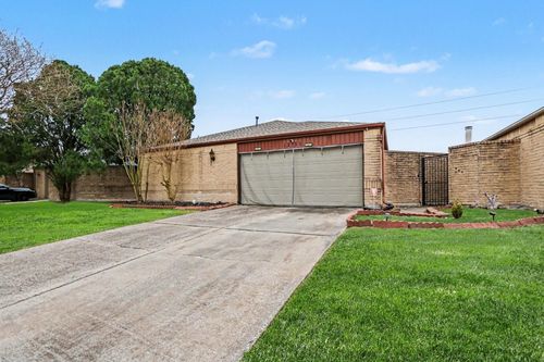 12151 Swords Creek Road, Houston, TX, 77067 | Card Image