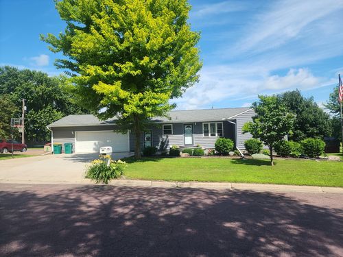 112 Lynn St, Sherburn, MN, 56171-1049 | Card Image