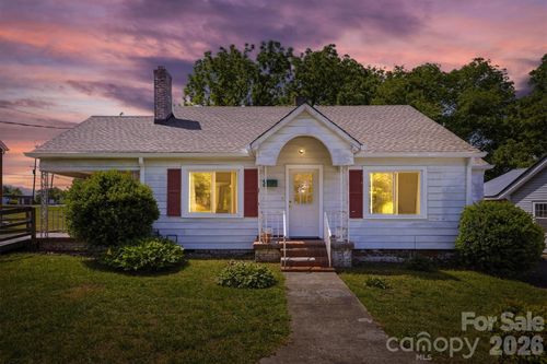 117 3rd Ave Sw, Hickory, NC, 28602-2906 | Card Image