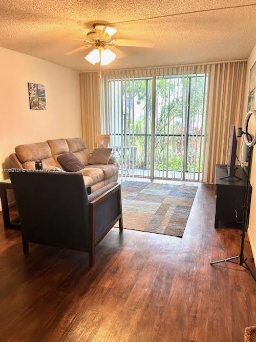 apt-118c-5300 Ne 24th Ter, Fort Lauderdale, FL, 33308-3988 | Card Image