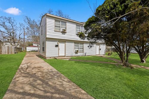 1226 5th Ave N, Texas City, TX, 77590-7532 | Card Image
