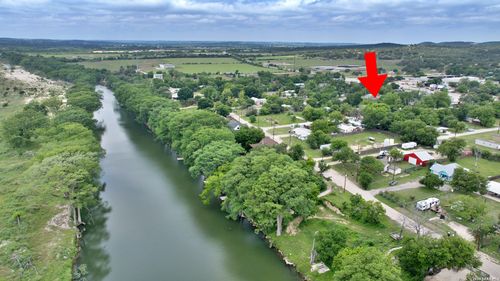122 Brink Ave, Center Point, TX, 78010-5633 | Card Image