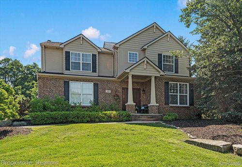 1161 Glass Lake Cir, Oxford, MI, 48371-3728 | Card Image