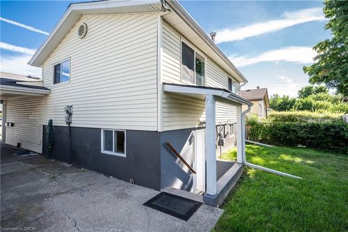 lower-66 Belwood Cres, Kitchener, ON, N2C1Z3 | Card Image