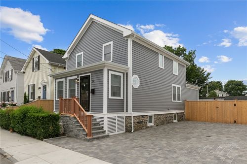 34 E Bowery St, Newport, RI, 02840-3562 | Card Image