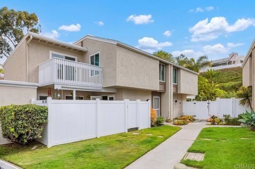 1081 Woodlake Dr, Cardiff by the Sea, CA, 92007-1009 | Card Image