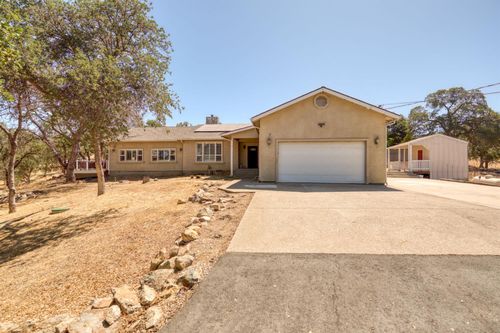 8395 Owens Way, Valley Springs, CA, 95252-9131 | Card Image