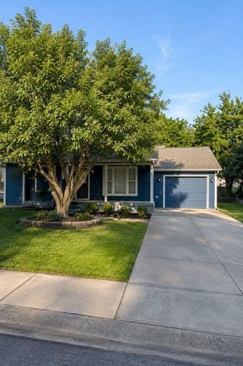 7604 Juniper Dr, Prairie Village, KS, 66208-4425 | Card Image