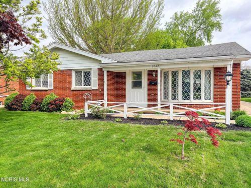 3243 S Eastmoreland Dr, Oregon, OH, 43616-2936 | Card Image