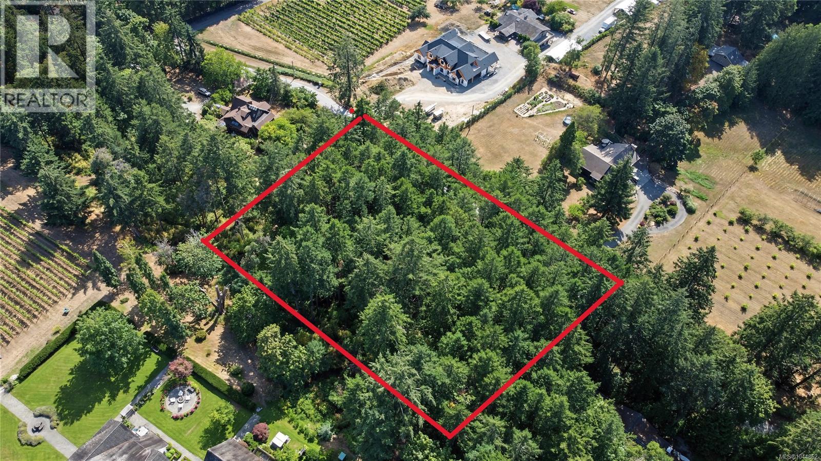 Land in Saanich