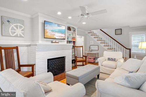 19 Laurel St, REHOBOTH BEACH, DE, 19971-2907 | Card Image