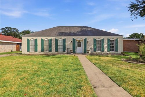 3211 Lawrence Ave, Nederland, TX, 77627-6720 | Card Image