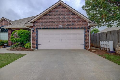913 Elm Creek Dr, Moore, OK, 73160-0907 | Card Image
