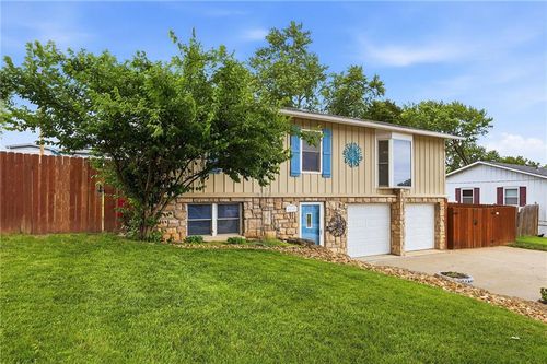 8430 Tauromee Ave, Kansas City, KS, 66112-1837 | Card Image