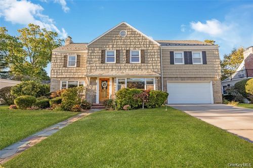 15 Combes Ave, Rockville Centre, NY, 11570-3206 | Card Image