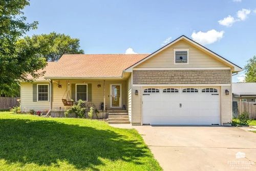 1109 Leprechaun Dr, Chapman, KS, 67431-8979 | Card Image