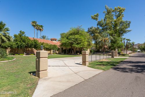 49 Biltmore Est, Phoenix, AZ, 85016-2825 | Card Image