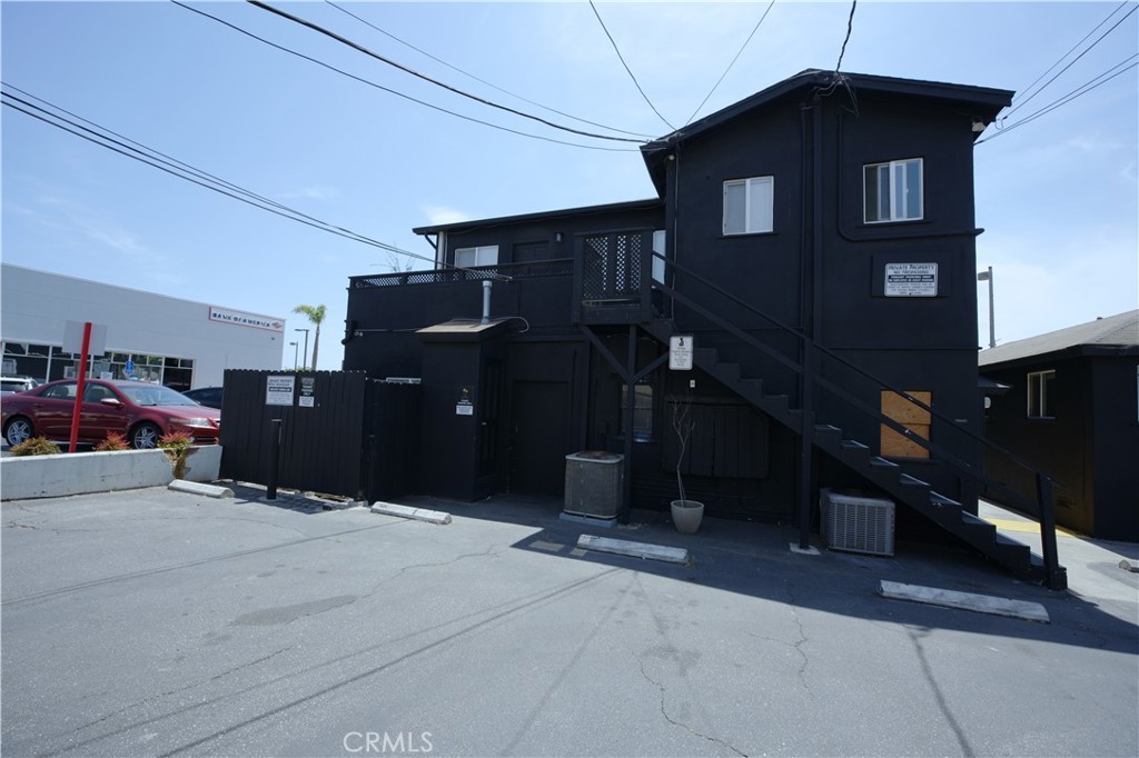 Commercial Lease in Manhattan Beach 3