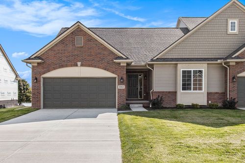 9058 Rhyan Rd, White Lake, MI, 48386-4615 | Card Image