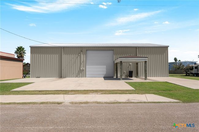 214 Copano Dr, Home with 3 bedrooms, 2 bathrooms and null parking in Port Mansfield TX | Image 4