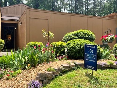 831 Lake Hollow Blvd Sw, Marietta, GA, 30064-3947 | Card Image