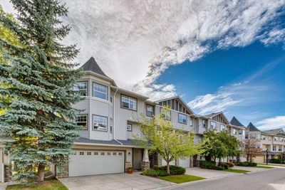 66 Inglewood Grove Se, Home with 3 bedrooms, 2 bathrooms and 4 parking in Calgary AB | Image 2