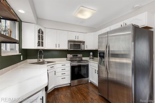 5025 Pine Knob Trl, Clarkston, MI, 48346-4125 | Card Image