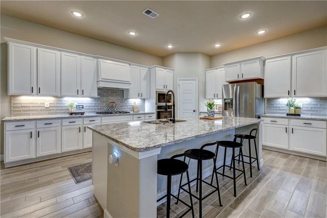 7526 Apache Rd, House other with 4 bedrooms, 3 bathrooms and null parking in Shawnee KS | Image 4
