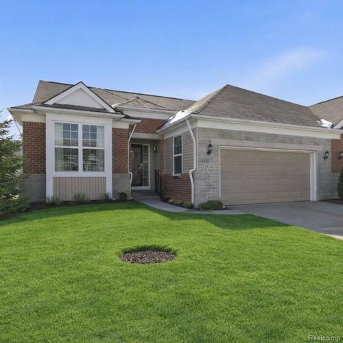 23346 Spring Creek Dr, Macomb, MI, 48042-2405 | Card Image