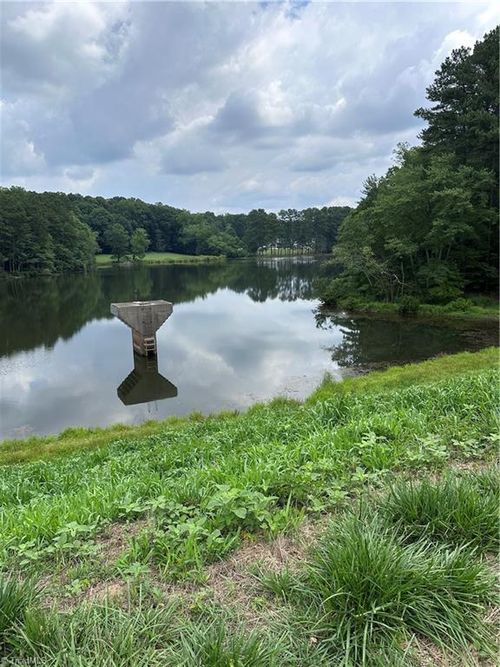 1000 Kingsway Drive, King, NC, 27021 | Card Image