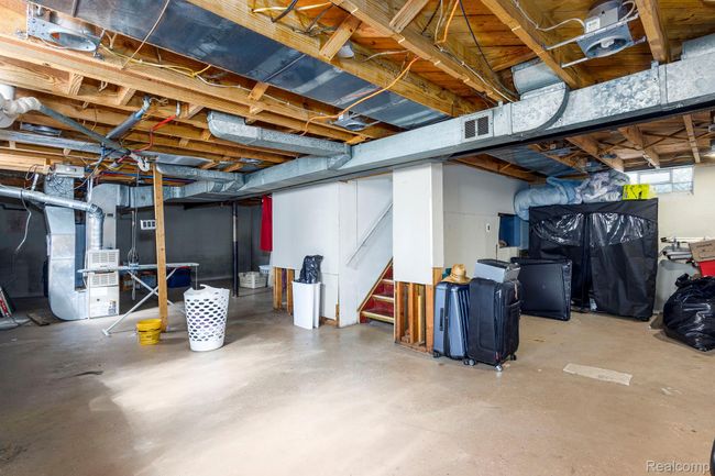 22-web-or-mls-20450 Lochmoor - Interior (15 of 17).jpg | Image 17