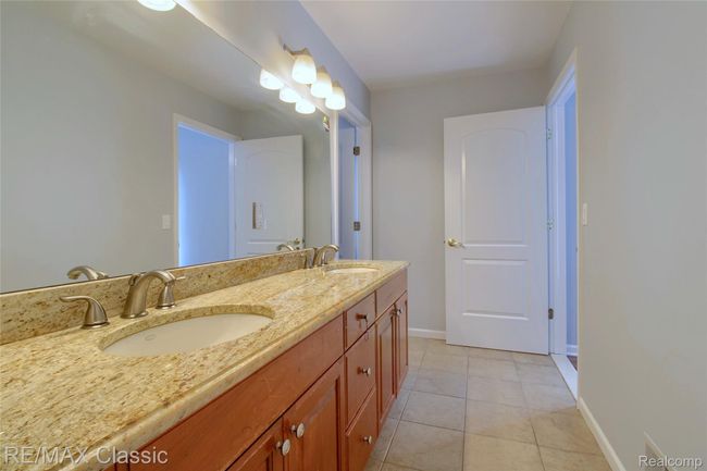 37-3rd-and-4th-Bedroom-Bathroom.jpg | Image 36