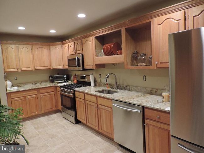 59 Sapphire Ln, Townhouse with 3 bedrooms, 3 bathrooms and null parking in Franklin Park NJ | Image 6