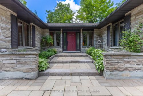 7 Deerfield Dr, White Lake, ON, K0A3L0 | Card Image