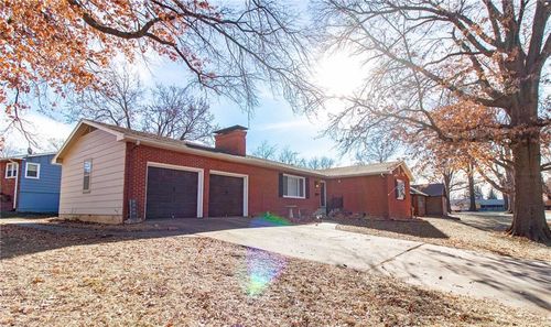 400 Hillcrest Dr, Warrensburg, MO, 64093-2225 | Card Image