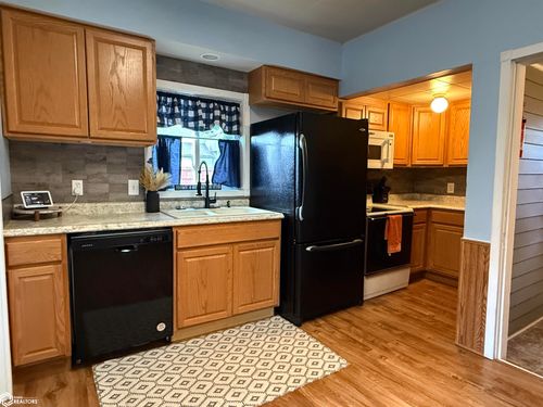 504 E Main St, Lake Mills, IA, 50450-1416 | Card Image