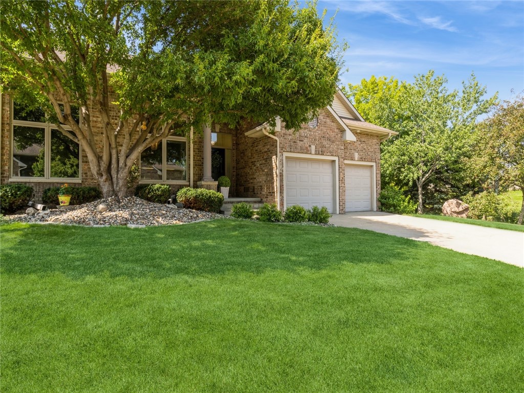 Glen Oaks Way, West Des Moines, IA 50266