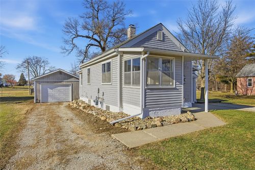 203 Center Ave, Urbana, IA, 52345-9100 | Card Image