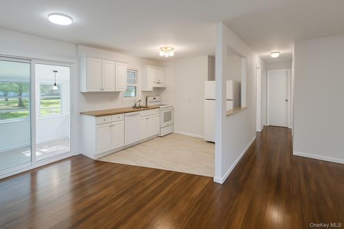 25 Rolling Hill Rd, Hampton Bays, NY, 11946-3740 | Card Image