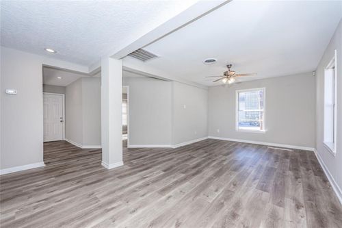 1101 W South St, Alvin, TX, 77511-3207 | Card Image