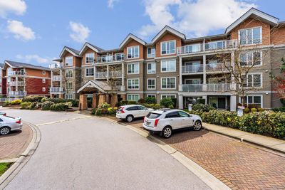 405 - 6430 194 St, Condo with 1 bedrooms, 1 bathrooms and 1 parking in Surrey BC | Image 2