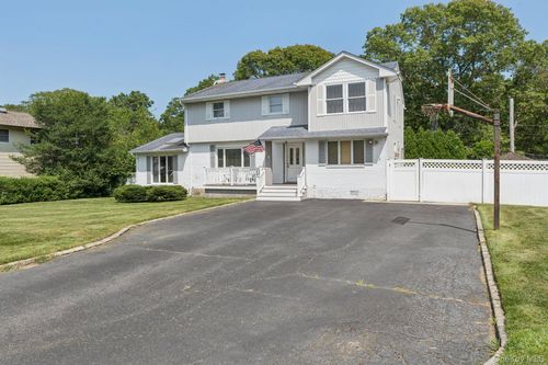 205 Fawn Ct, East Islip, NY, 11730-3721 | Card Image