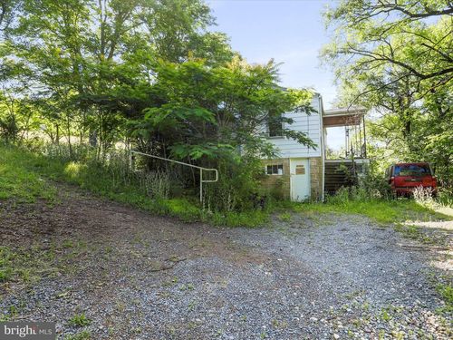 679 Winchester Grade Rd, BERKELEY SPRINGS, WV, 25411-5991 | Card Image