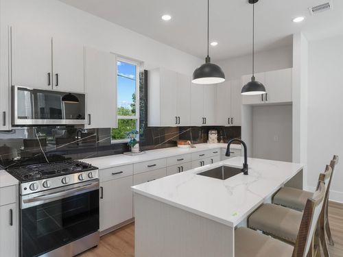 4709 Thornton Villas Ln, Houston, TX, 77018-3391 | Card Image