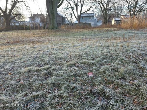 647 Woodland Ave, Toledo, OH, 43604-8065 | Card Image