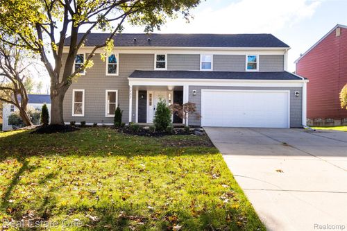 5485 Hammersmith Dr, West Bloomfield, MI, 48322-1454 | Card Image