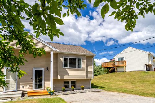 r-70 Derryfield Rd, Derry, NH, 03038-4318 | Card Image