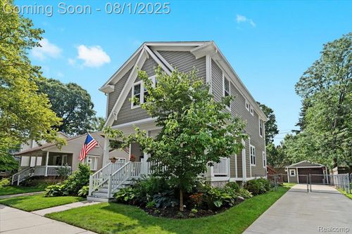 32 Maywood Ave, Pleasant Ridge, MI, 48069-1233 | Card Image