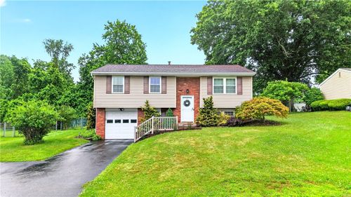 221 Navaho Dr, Greensburg, PA, 15601-4933 | Card Image