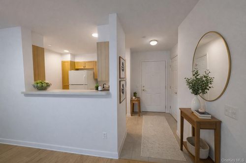 apt-102-100 Woodcrest Ln, Mount Kisco, NY, 10549-3048 | Card Image